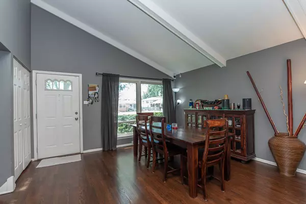 15109 Raday DR, Midlothian, IL 60445