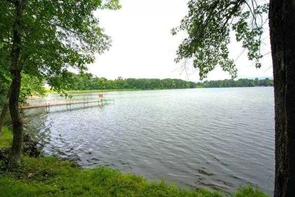 11140 Lake Point DR, Chisago City, MN 55013