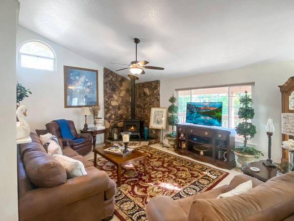 12330 Torrey Pines DR, Auburn, CA 95602