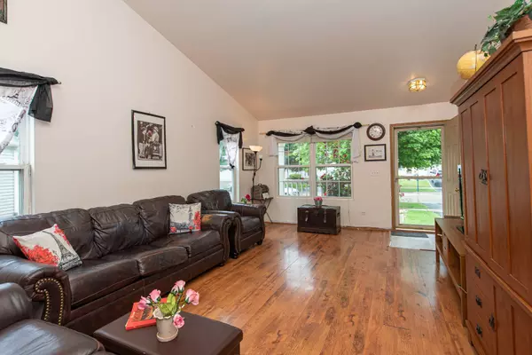 1590 Daylily DR, Romeoville, IL 60446