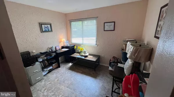 2203 GREENWOOD DR, Lindenwold, NJ 08021