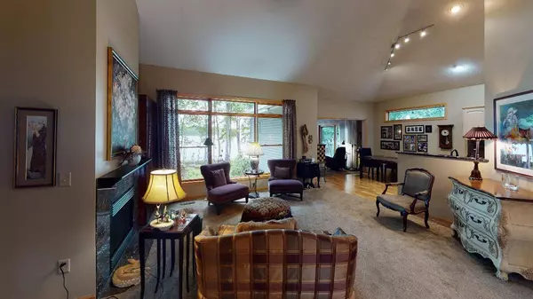 11140 Lake Point DR, Chisago City, MN 55013