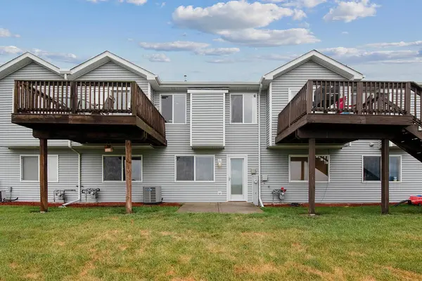 1941 Waters Edge DR, Minooka, IL 60447