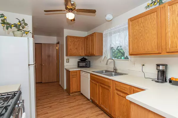 1590 Daylily DR, Romeoville, IL 60446