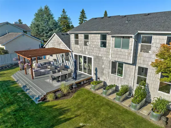 3702 197th Avenue Ct E, Lake Tapps, WA 98391