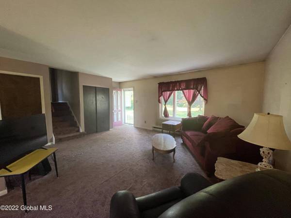 536 McQueen RD, Perth, NY 12010