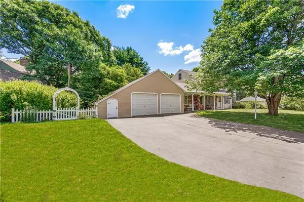 8 Ridgeland Drive, Cumberland, RI 02864