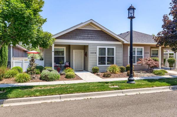 1128 Boulder Ridge ST, Central Point, OR 97502