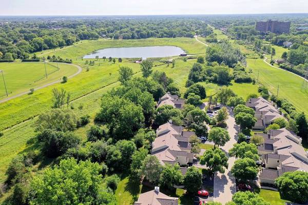 120 W Hamilton DR, Palatine, IL 60067