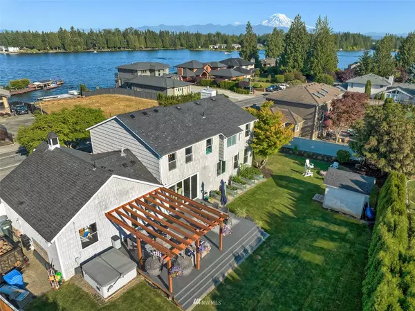 3702 197th Avenue Ct E, Lake Tapps, WA 98391