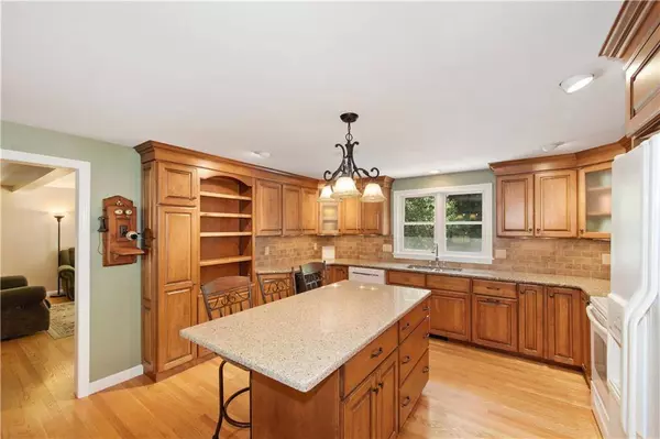 8 Ridgeland Drive, Cumberland, RI 02864