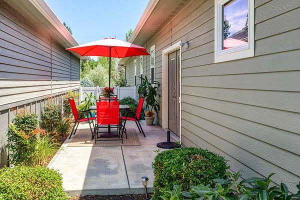 1128 Boulder Ridge ST, Central Point, OR 97502