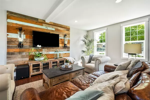 3702 197th Avenue Ct E, Lake Tapps, WA 98391