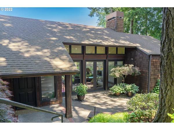 2538 SW HILLCREST DR, Portland, OR 97201