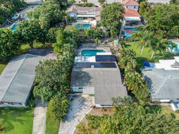 224 Greenbriar DR, Lake Park, FL 33403