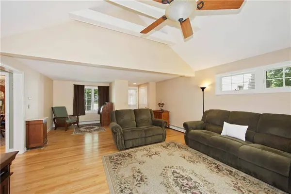 8 Ridgeland Drive, Cumberland, RI 02864