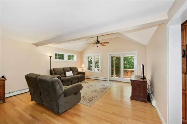 8 Ridgeland Drive, Cumberland, RI 02864