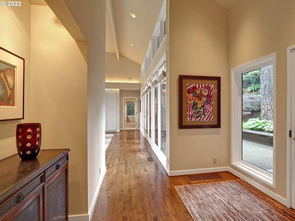 2538 SW HILLCREST DR, Portland, OR 97201