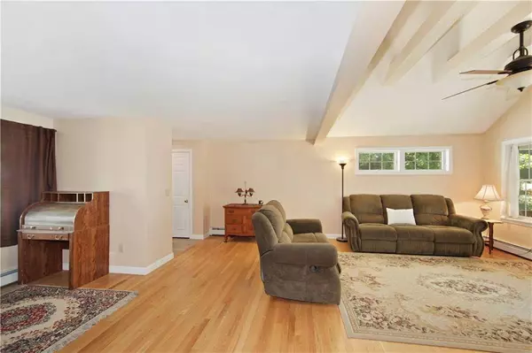 8 Ridgeland Drive, Cumberland, RI 02864