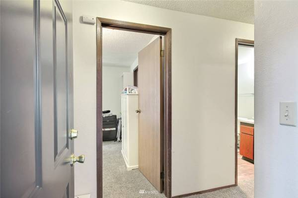 2431 S 248th ST #C16, Kent, WA 98032