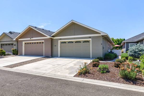 1128 Boulder Ridge ST, Central Point, OR 97502