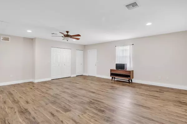 9010 Central AVE, Micco, FL 32976