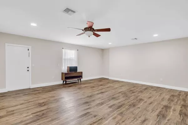 9010 Central AVE, Micco, FL 32976