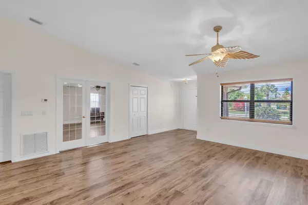 9010 Central AVE, Micco, FL 32976