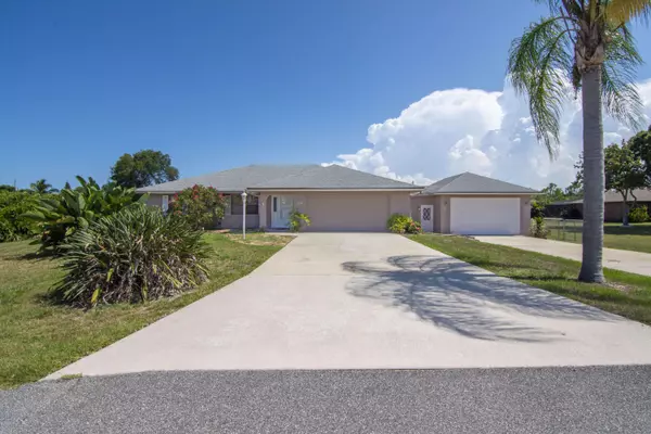 9010 Central AVE, Micco, FL 32976