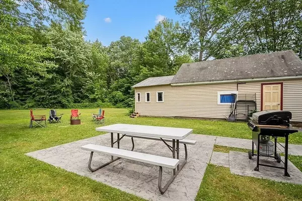 33 Mammoth Rd, Manchester, NH 03109