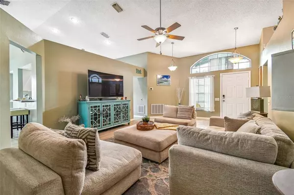 327 LOOKOUT DR, Apollo Beach, FL 33572