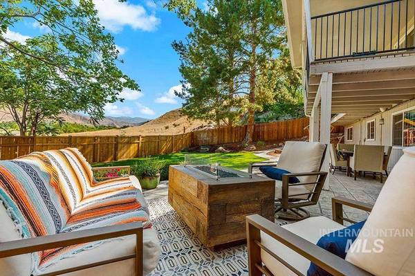 3284 W Scenic Dr, Boise, ID 83703