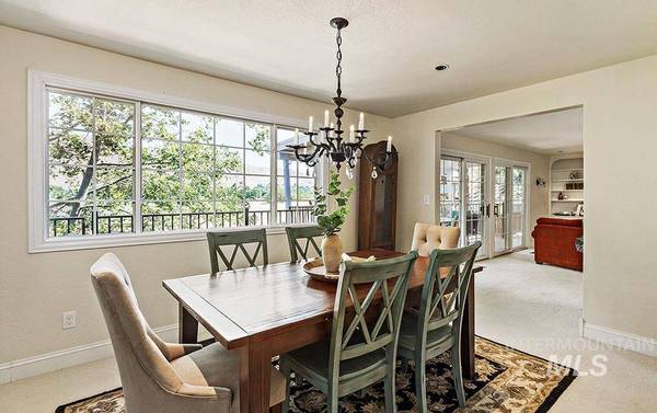 3284 W Scenic Dr, Boise, ID 83703