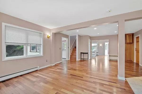 33 Mammoth Rd, Manchester, NH 03109