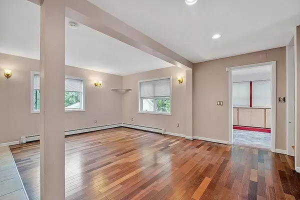 33 Mammoth Rd, Manchester, NH 03109