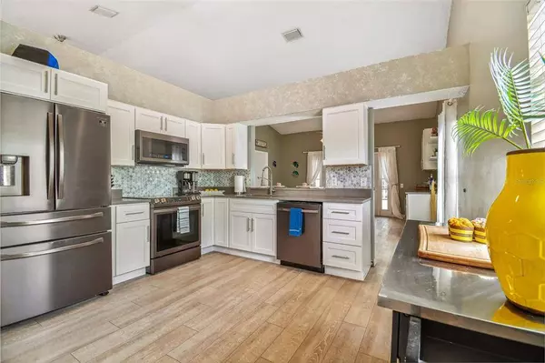 327 LOOKOUT DR, Apollo Beach, FL 33572