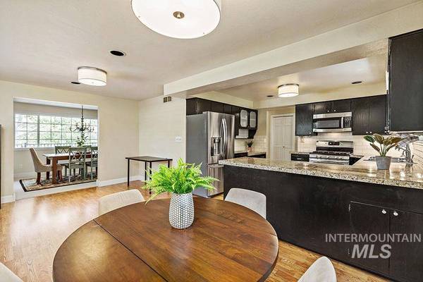 3284 W Scenic Dr, Boise, ID 83703