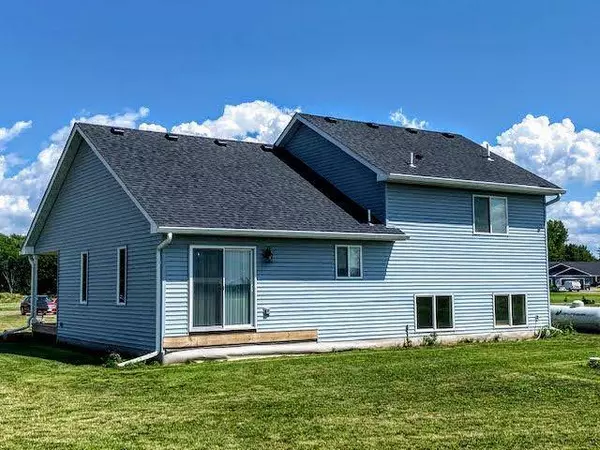 8607 Deerwood Rd, Princeton, MN 55371