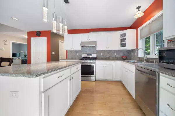 28 Exeter Farms RD, Exeter, NH 03833