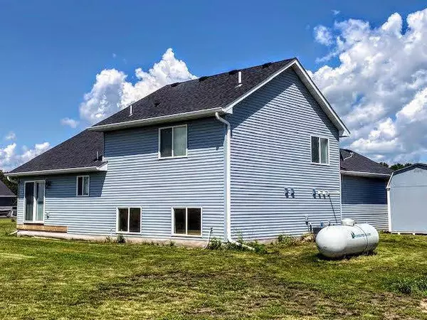 8607 Deerwood Rd, Princeton, MN 55371