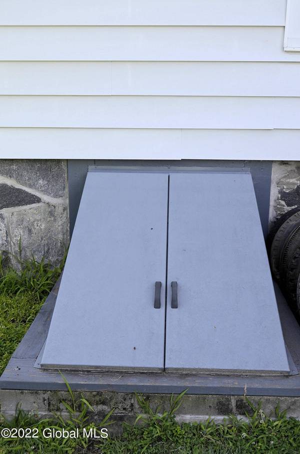 7 S McNab AVE, Gloversville, NY 12078