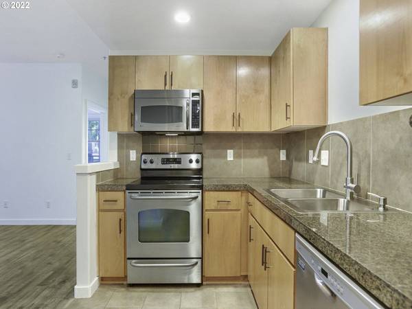 656 NE GARSWOOD LN, Hillsboro, OR 97006