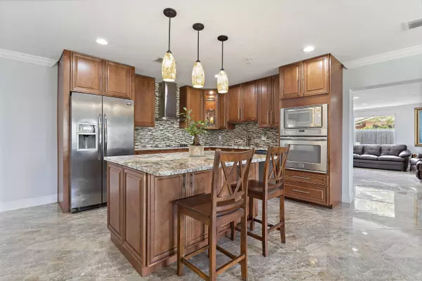 8431 Wilton DR, Lake Clarke Shores, FL 33406