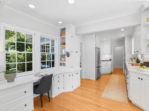 1250 SW Englewood DR, Lake Oswego, OR 97034