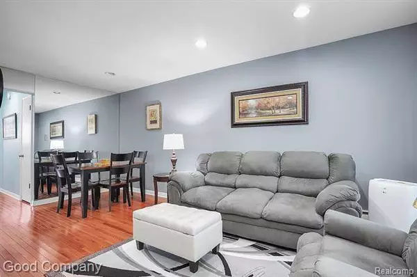 2915 W 13 MILE  Road 103, Royal Oak, MI 48073