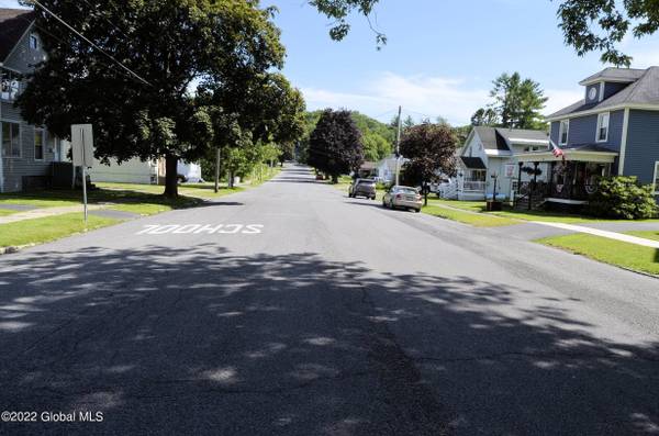 7 S McNab AVE, Gloversville, NY 12078