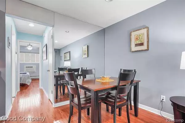 2915 W 13 MILE  Road 103, Royal Oak, MI 48073