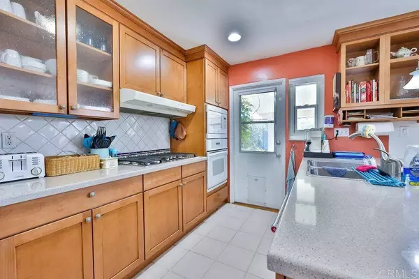 613 Burnham ST, El Cajon, CA 92019