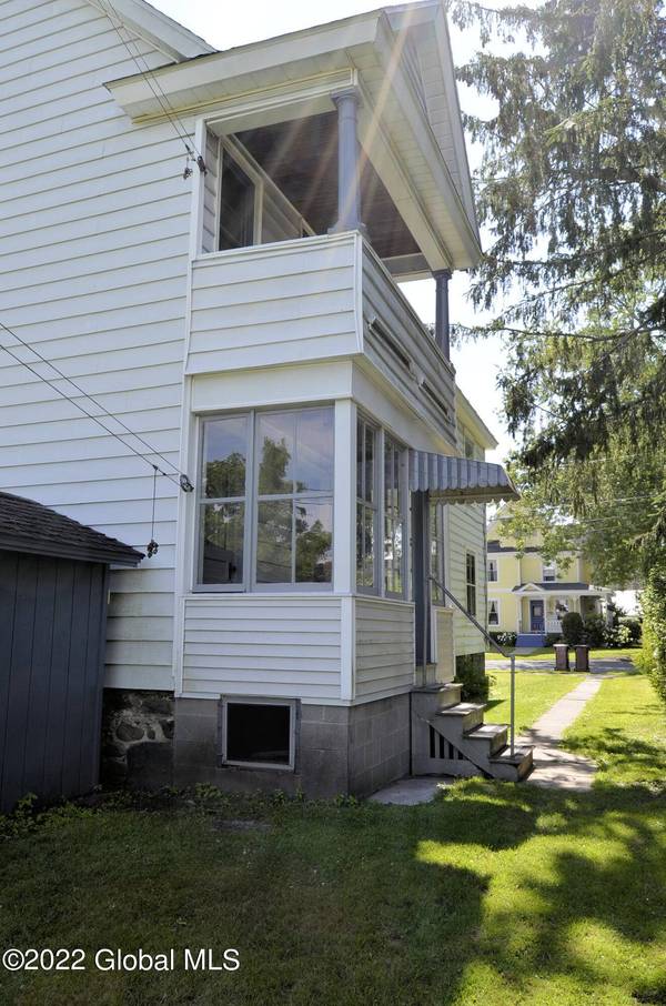 7 S McNab AVE, Gloversville, NY 12078