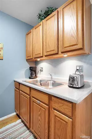 2915 W 13 MILE  Road 103, Royal Oak, MI 48073